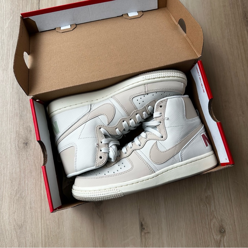 NIB 🌈 Nike Be True Terminator